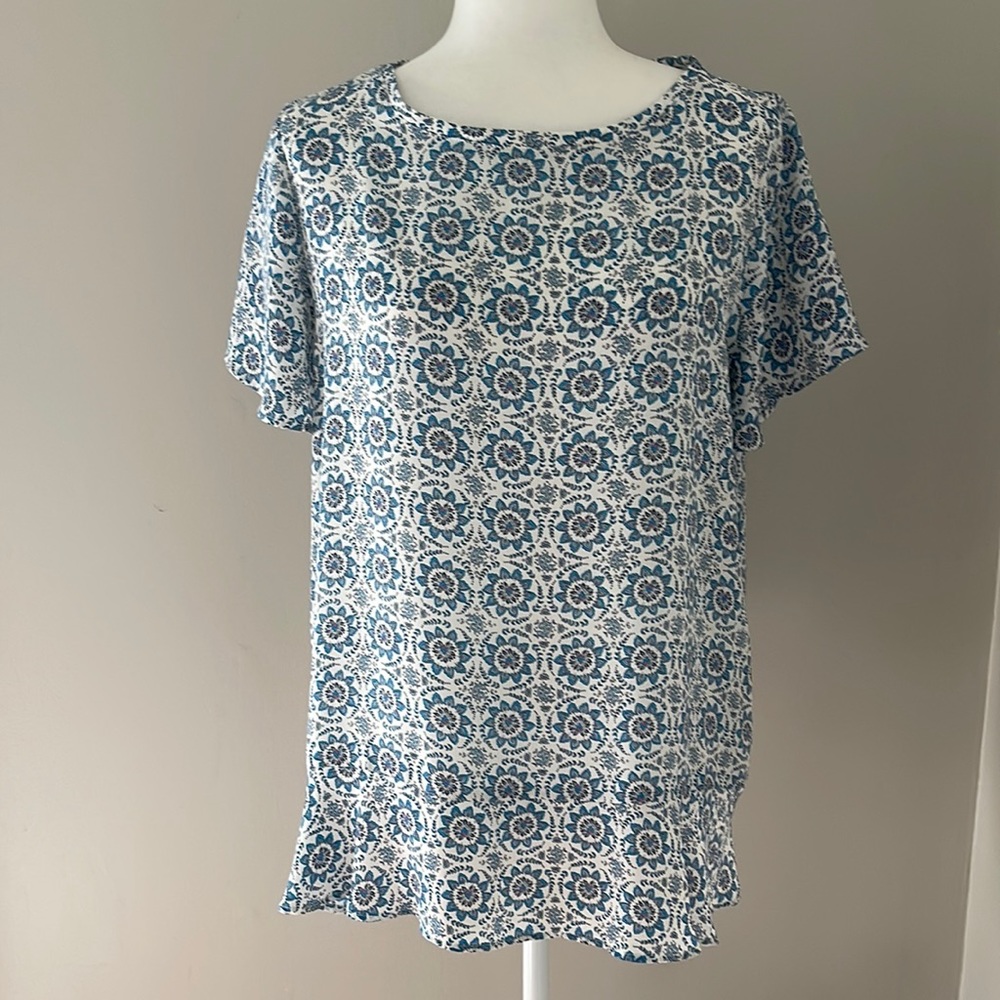 Loft blouse shirt top scalloped shorter back size medium petite